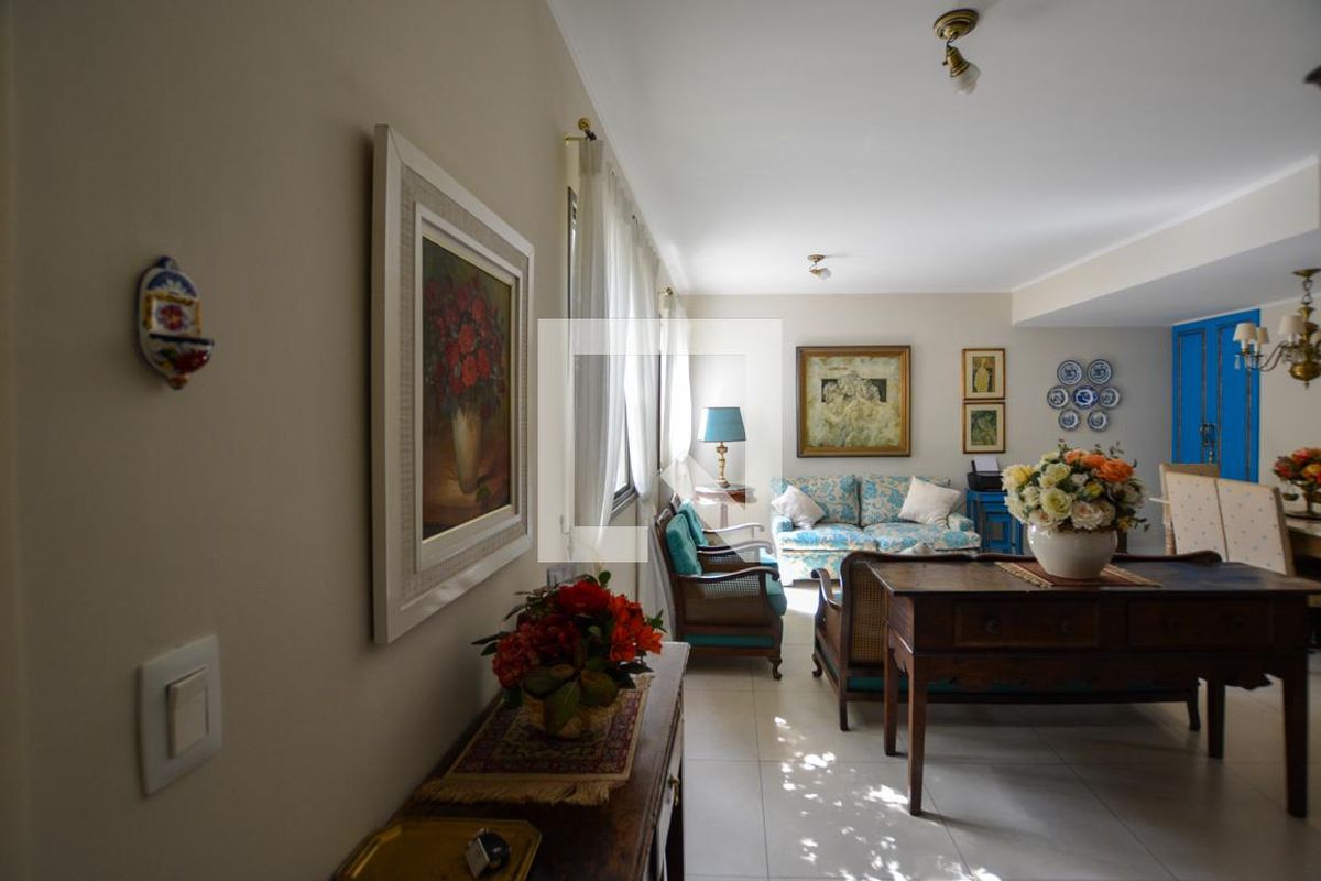 Casa, 3 quartos, 236 m² - Foto 1