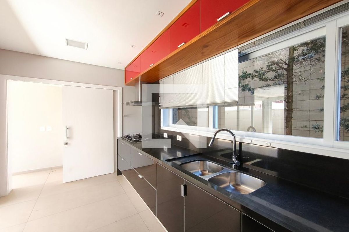 Casa à Venda - Swiss Park, 4 Quartos,  316 m2 em , Campinas - sp | SoloBR