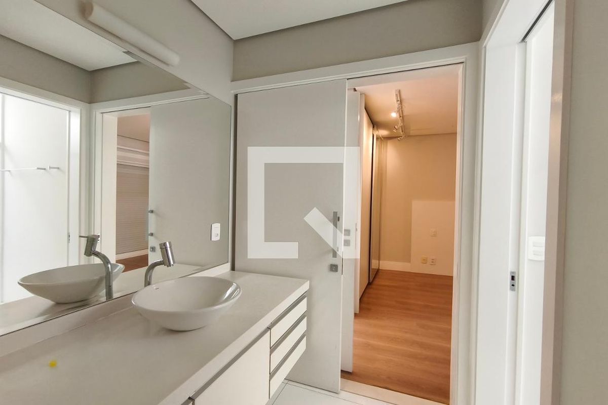 Casa à Venda - Swiss Park, 4 Quartos,  316 m2 em , Campinas - sp | SoloBR