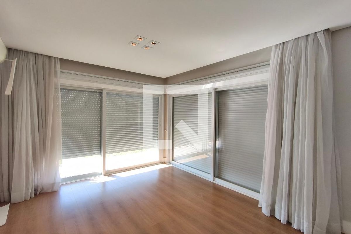 Casa à Venda - Swiss Park, 4 Quartos,  316 m2 em , Campinas - sp | SoloBR
