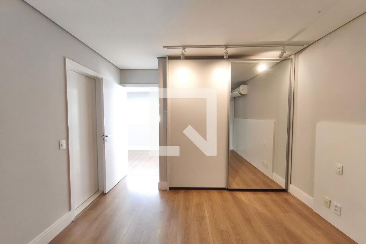 Casa à Venda - Swiss Park, 4 Quartos,  316 m2 em , Campinas - sp | SoloBR