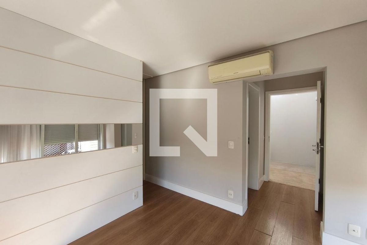 Casa à Venda - Swiss Park, 4 Quartos,  316 m2 em , Campinas - sp | SoloBR