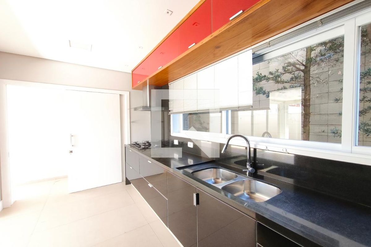 Casa à Venda - Swiss Park, 4 Quartos,  316 m2 em , Campinas - sp | SoloBR