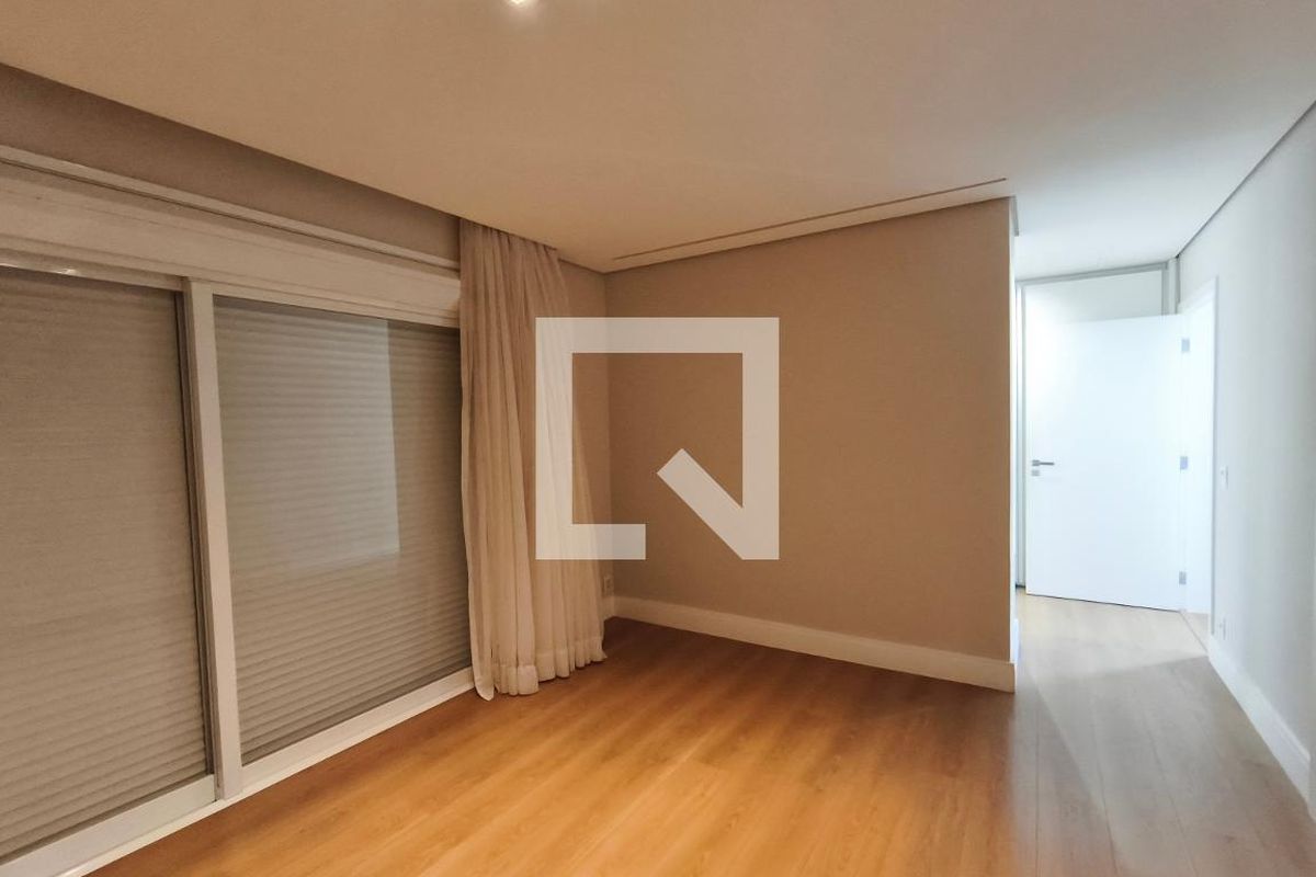 Casa à Venda - Swiss Park, 4 Quartos,  316 m2 em , Campinas - sp | SoloBR