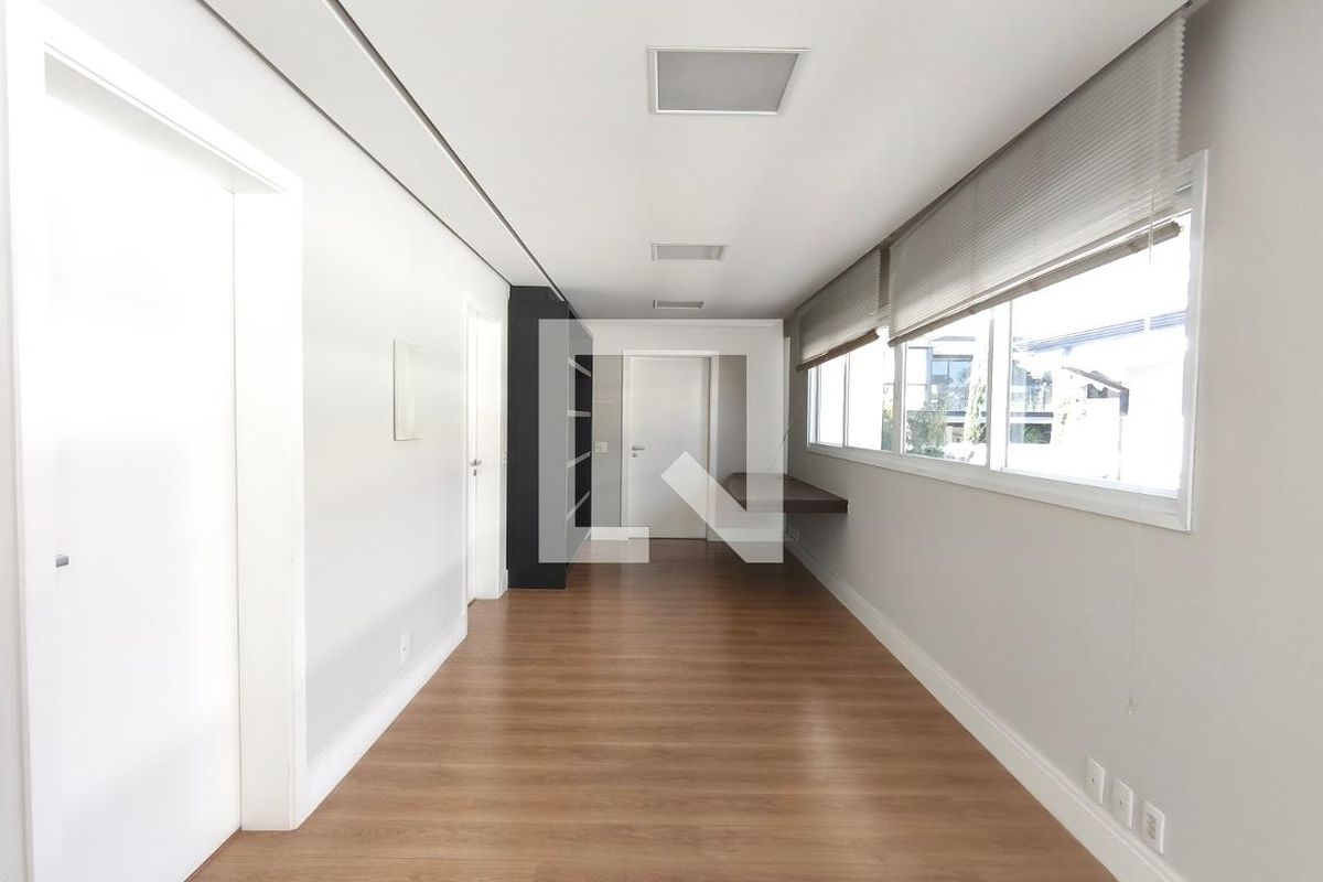 Casa à Venda - Swiss Park, 4 Quartos,  316 m2 em , Campinas - sp | SoloBR