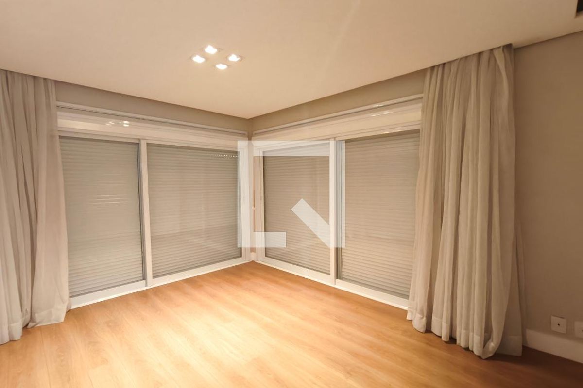 Casa à Venda - Swiss Park, 4 Quartos,  316 m2 em , Campinas - sp | SoloBR