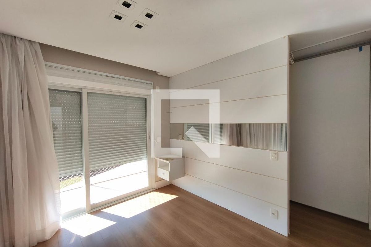 Casa à Venda - Swiss Park, 4 Quartos,  316 m2 em , Campinas - sp | SoloBR