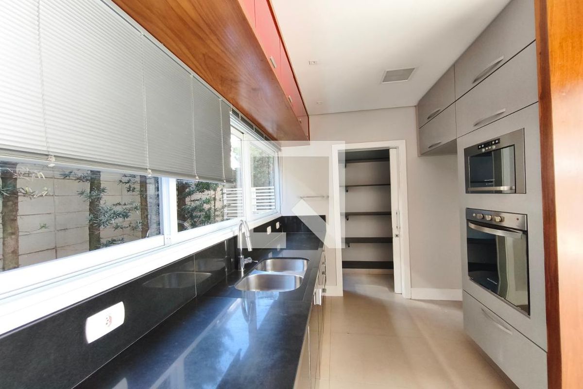 Casa à Venda - Swiss Park, 4 Quartos,  316 m2 em , Campinas - sp | SoloBR
