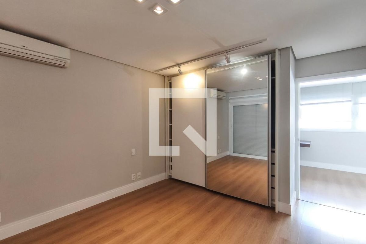 Casa à Venda - Swiss Park, 4 Quartos,  316 m2 em , Campinas - sp | SoloBR