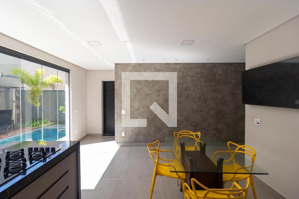 Casa à Venda - Swiss Park, 3 Quartos,  280 m2 em , Campinas - sp | SoloBR