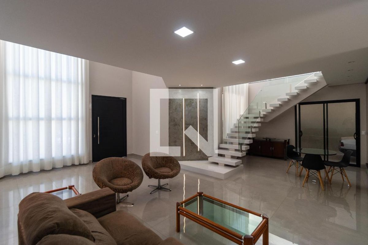 Casa à Venda - Swiss Park, 3 Quartos,  280 m2 em , Campinas - sp | SoloBR