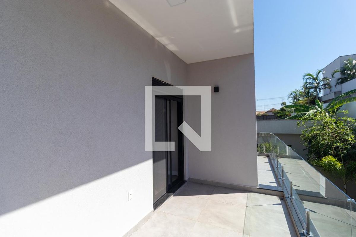 Casa à Venda - Swiss Park, 3 Quartos,  280 m2 em , Campinas - sp | SoloBR