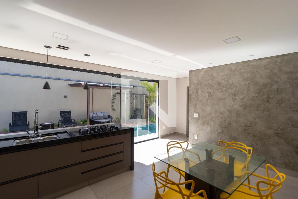 Casa à Venda - Swiss Park, 3 Quartos,  280 m2 em , Campinas - sp | SoloBR