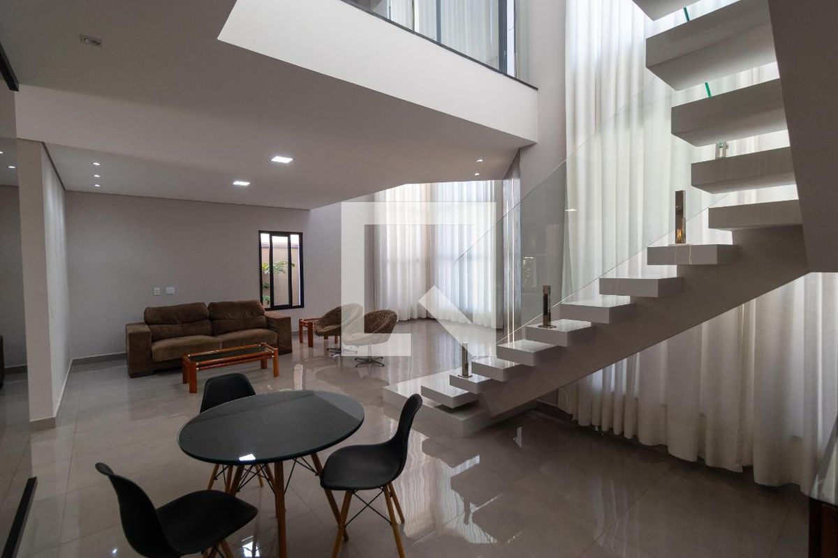 Casa à Venda - Swiss Park, 3 Quartos,  280 m2 em , Campinas - sp | SoloBR