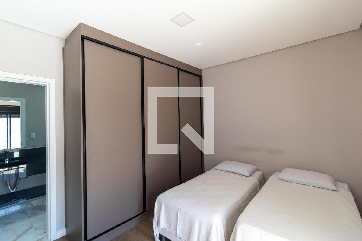 Casa à Venda - Swiss Park, 3 Quartos,  280 m2 em , Campinas - sp | SoloBR