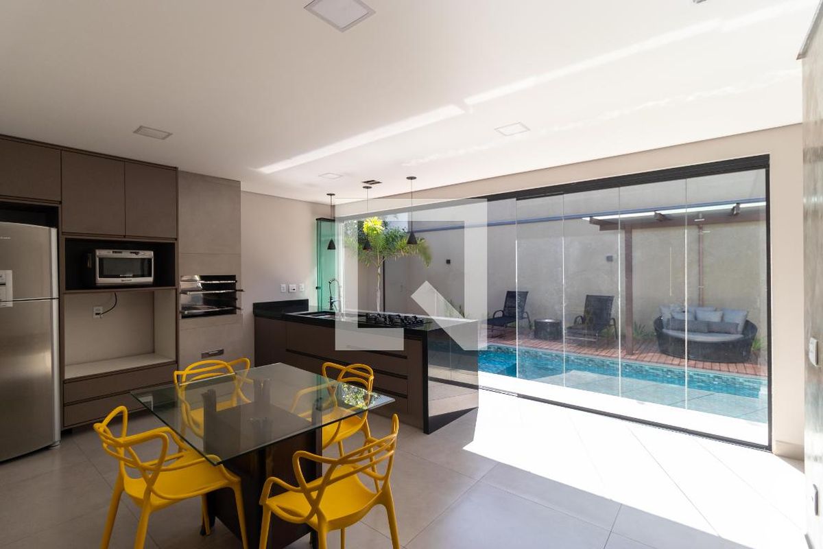 Casa à Venda - Swiss Park, 3 Quartos,  280 m2 em , Campinas - sp | SoloBR