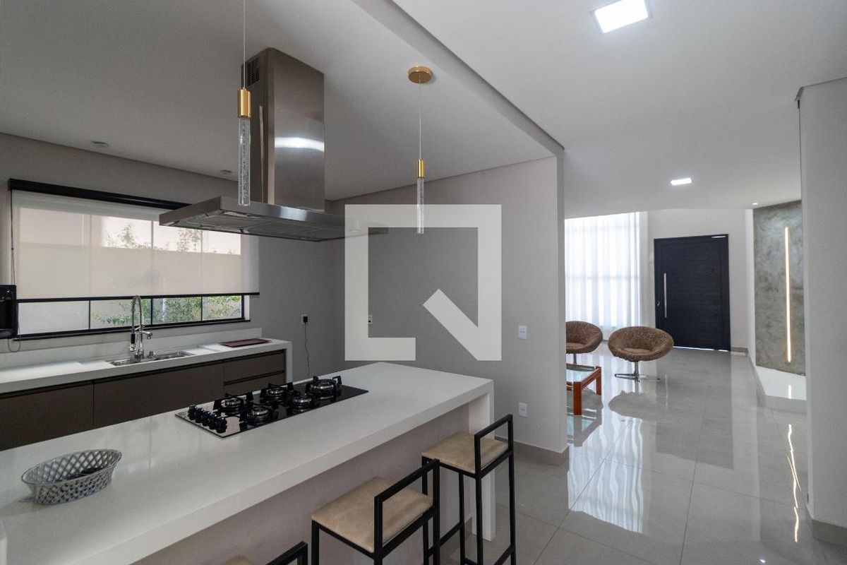 Casa à Venda - Swiss Park, 3 Quartos,  280 m2 em , Campinas - sp | SoloBR