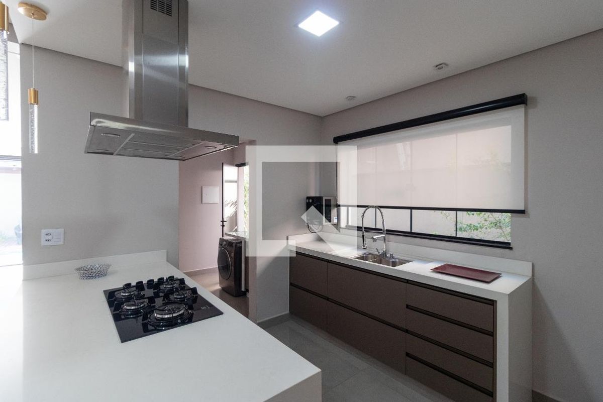 Casa à Venda - Swiss Park, 3 Quartos,  280 m2 em , Campinas - sp | SoloBR