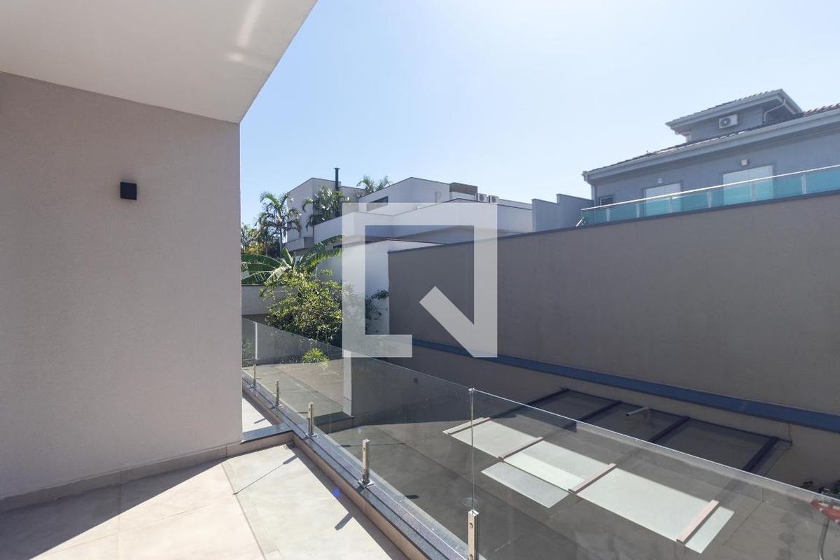 Casa à Venda - Swiss Park, 3 Quartos,  280 m2 em , Campinas - sp | SoloBR