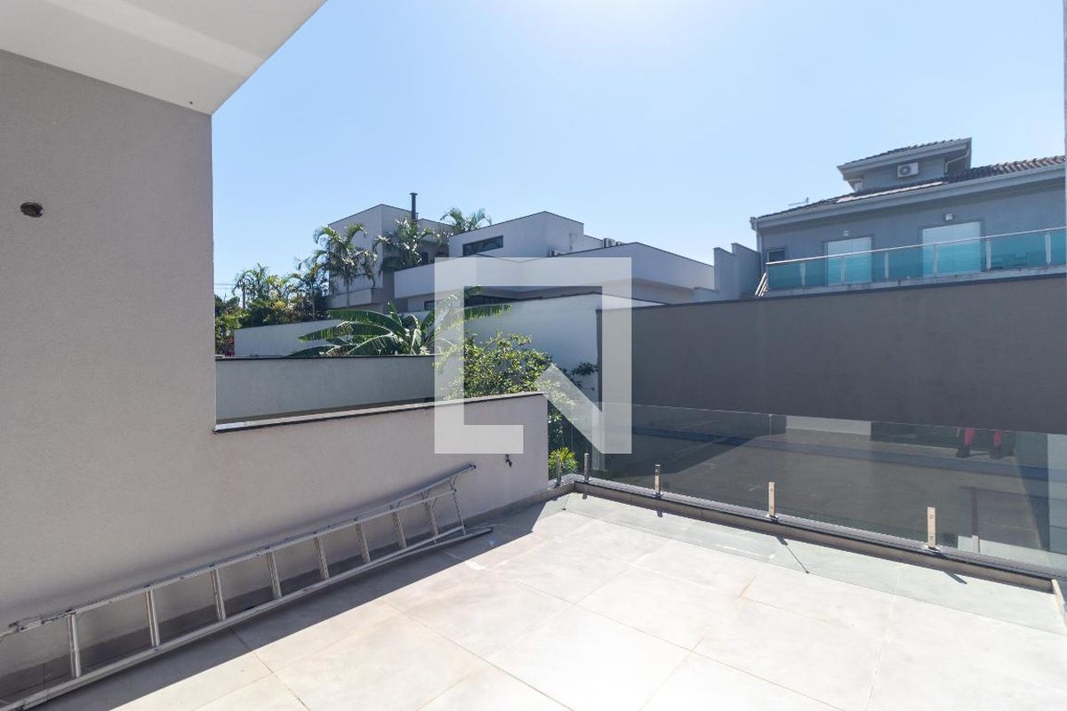 Casa à Venda - Swiss Park, 3 Quartos,  280 m2 em , Campinas - sp | SoloBR