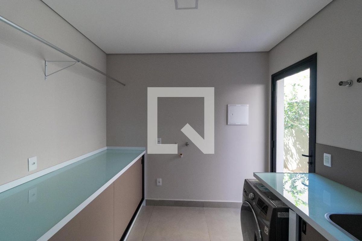 Casa à Venda - Swiss Park, 3 Quartos,  280 m2 em , Campinas - sp | SoloBR