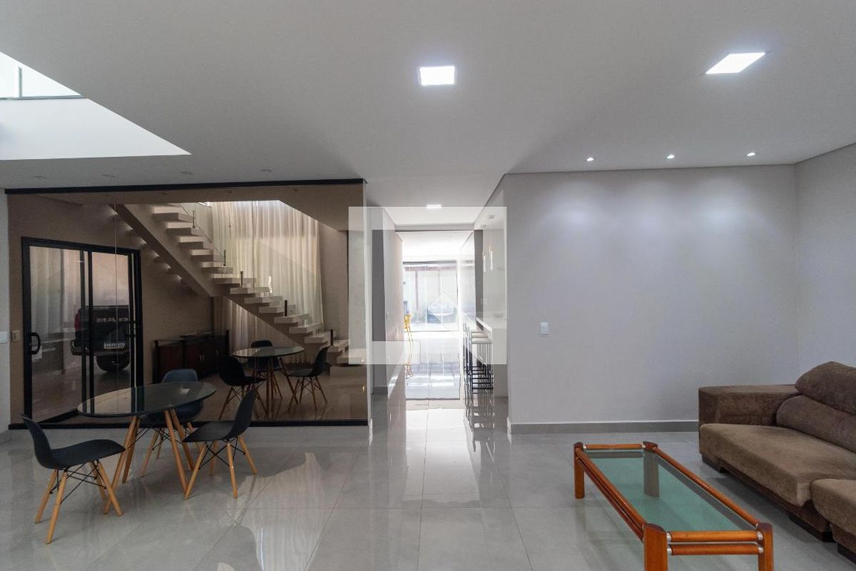 Casa à Venda - Swiss Park, 3 Quartos,  280 m2 em , Campinas - sp | SoloBR