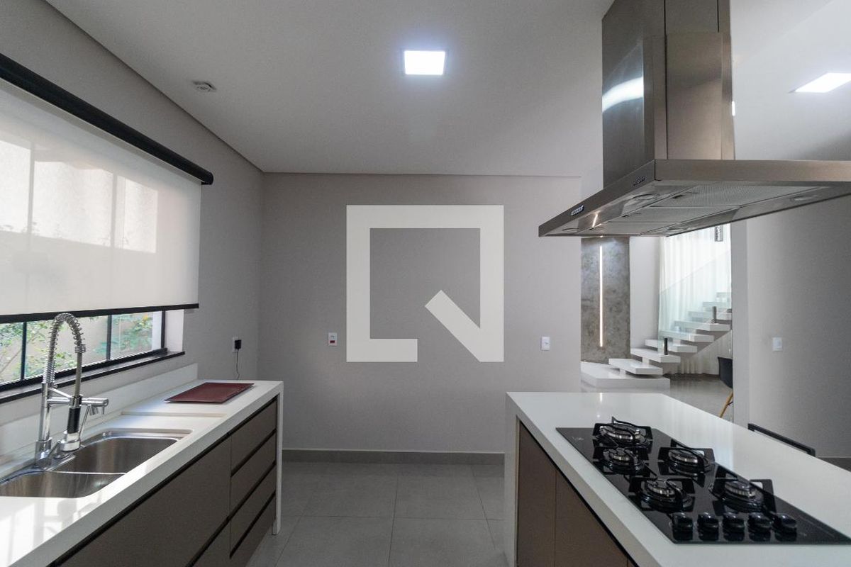 Casa à Venda - Swiss Park, 3 Quartos,  280 m2 em , Campinas - sp | SoloBR