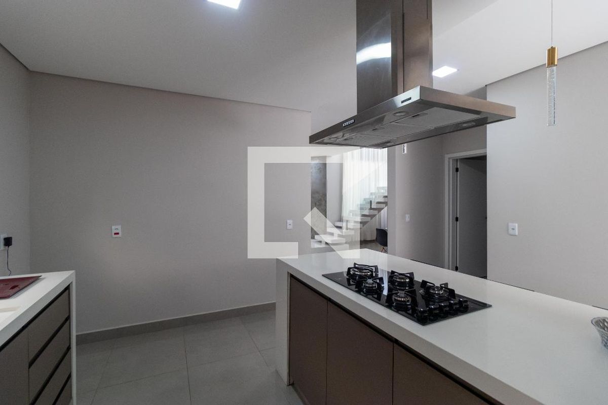 Casa à Venda - Swiss Park, 3 Quartos,  280 m2 em , Campinas - sp | SoloBR