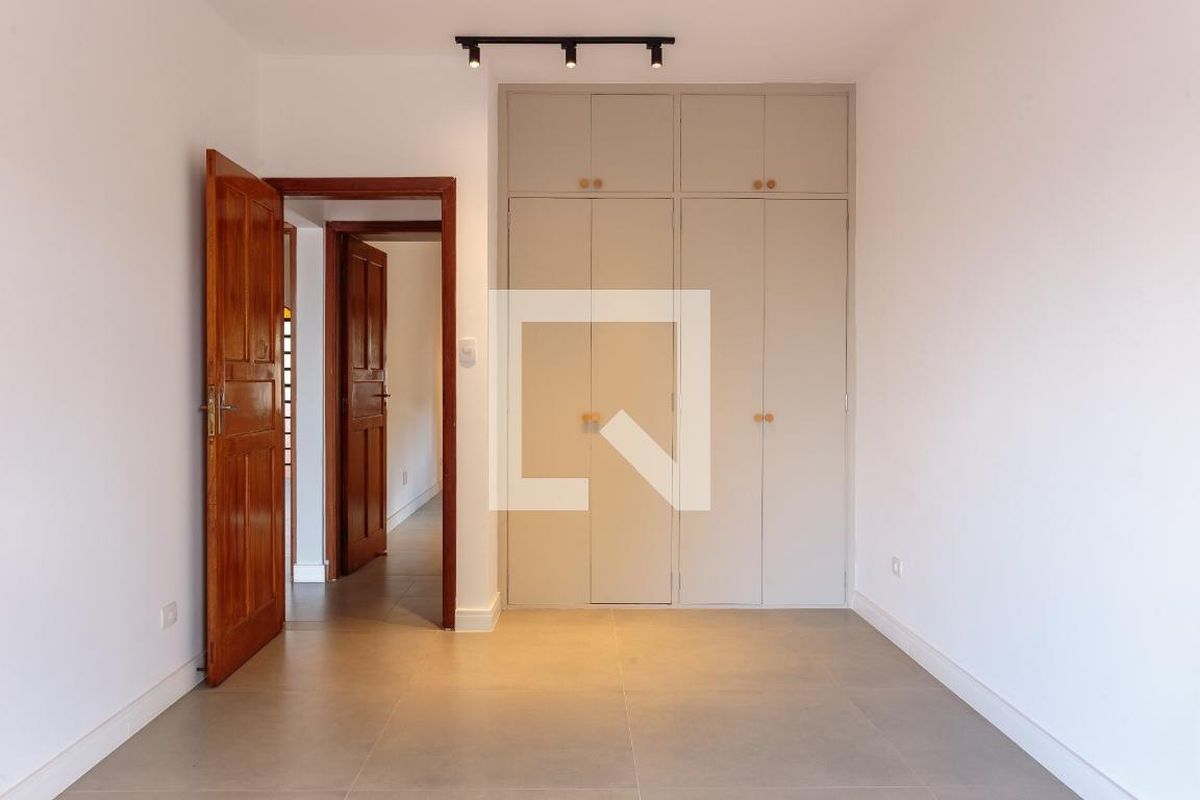 Casa, 5 quartos, 247 m² - Foto 4