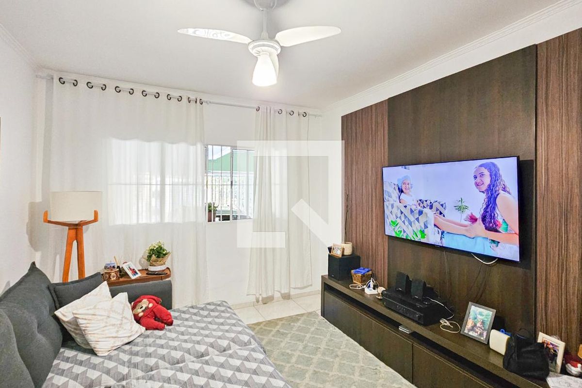 Casa, 3 quartos, 243 m² - Foto 2