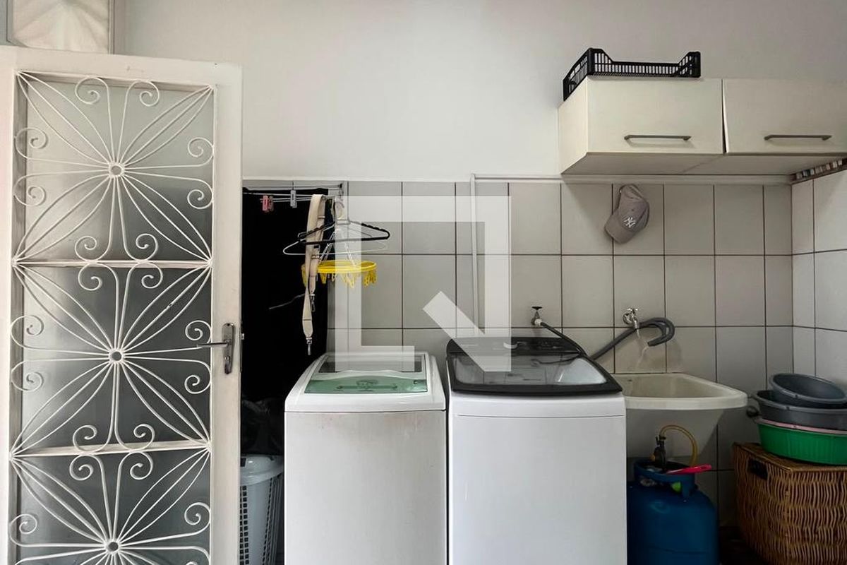 Casa à Venda - Parque Prado, 3 Quartos,  300 m2 em , Campinas - sp | SoloBR
