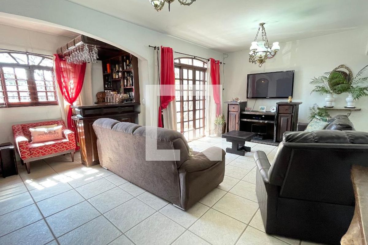 Casa, 6 quartos, 115 m² - Foto 1