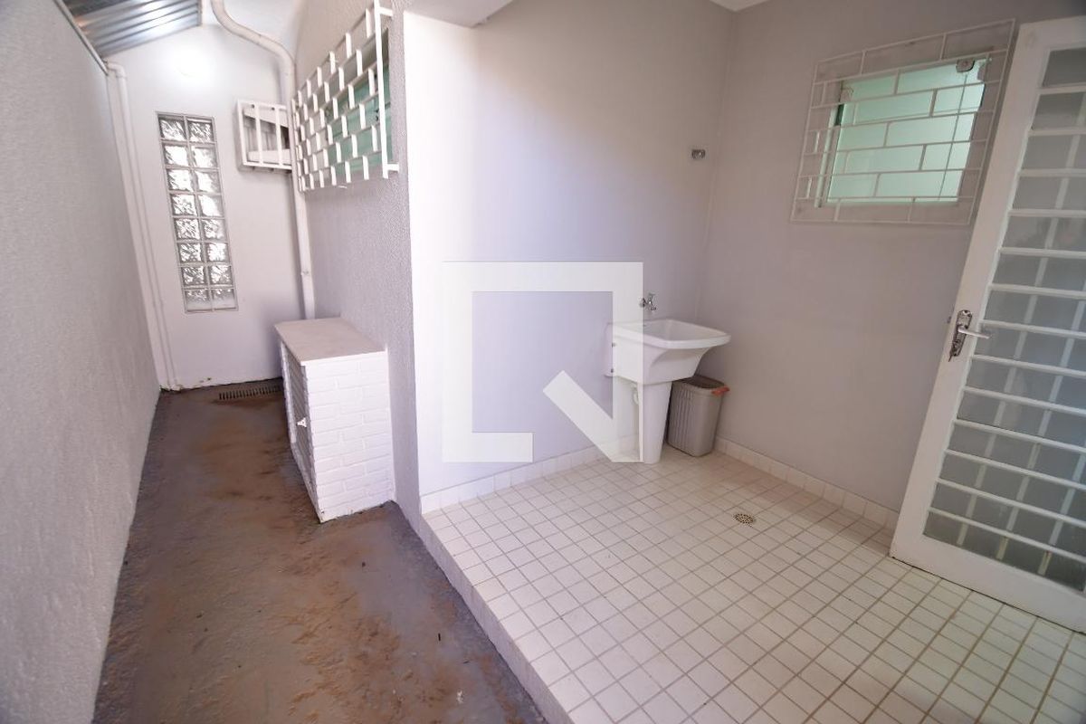 Casa à Venda - Jardim Flamboyant, 6 Quartos,  223 m2 em , Campinas - sp | SoloBR