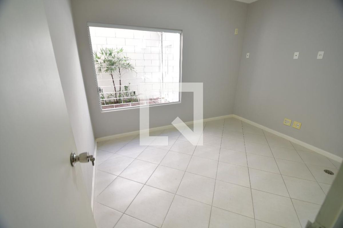 Casa à Venda - Jardim Flamboyant, 6 Quartos,  223 m2 em , Campinas - sp | SoloBR