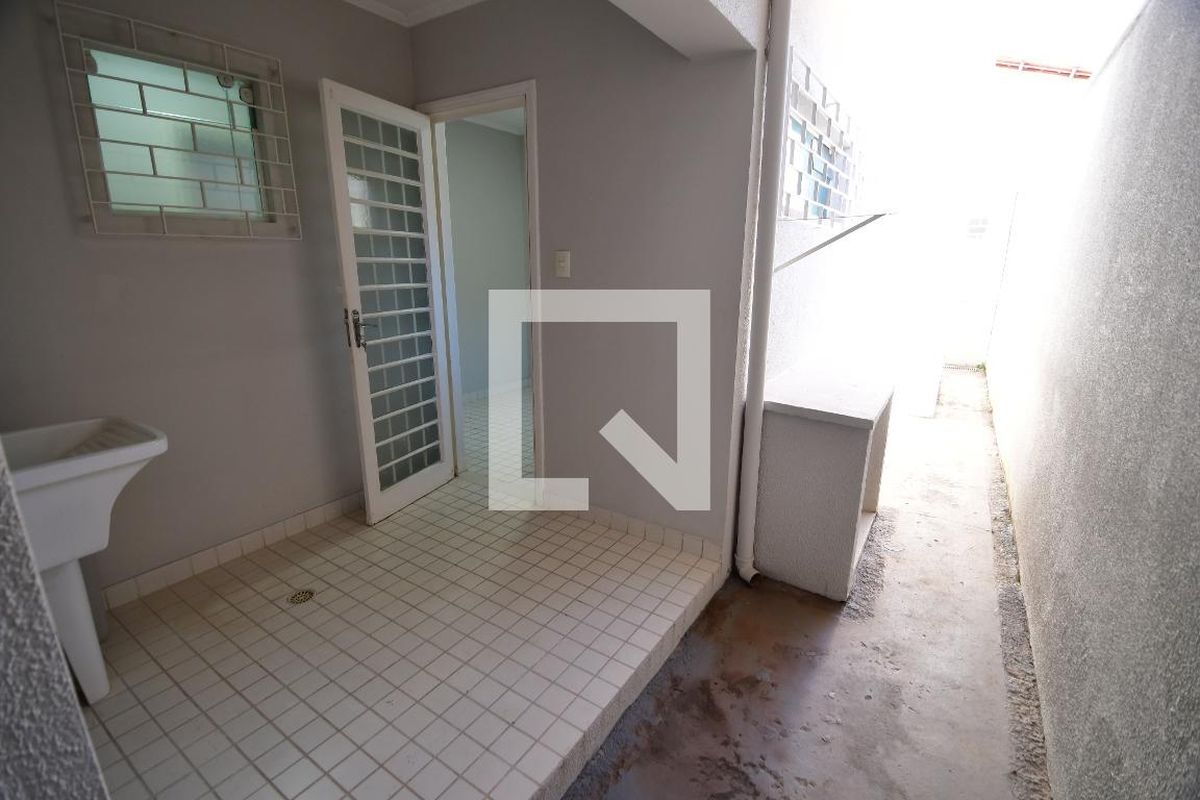 Casa à Venda - Jardim Flamboyant, 6 Quartos,  223 m2 em , Campinas - sp | SoloBR