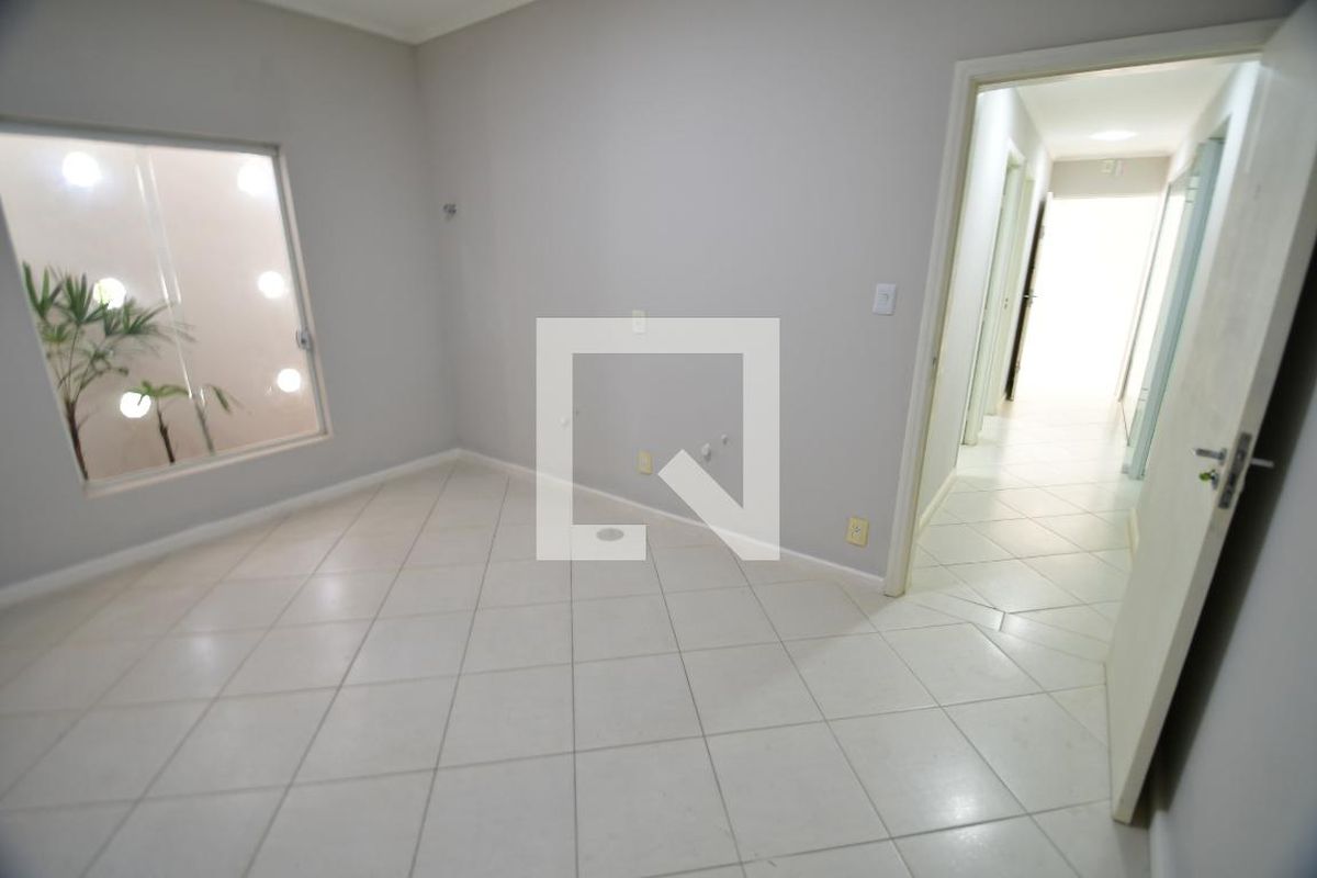 Casa à Venda - Jardim Flamboyant, 6 Quartos,  223 m2 em , Campinas - sp | SoloBR