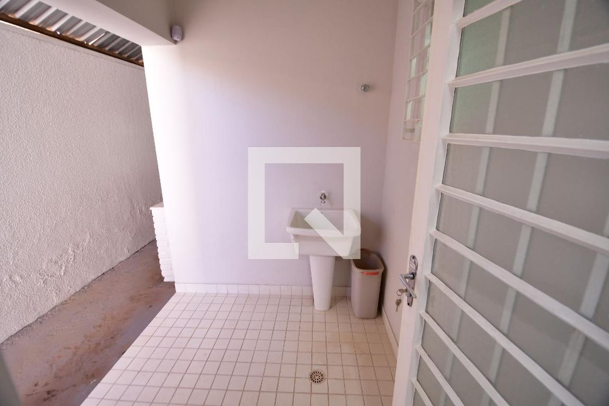 Casa à Venda - Jardim Flamboyant, 6 Quartos,  223 m2 em , Campinas - sp | SoloBR