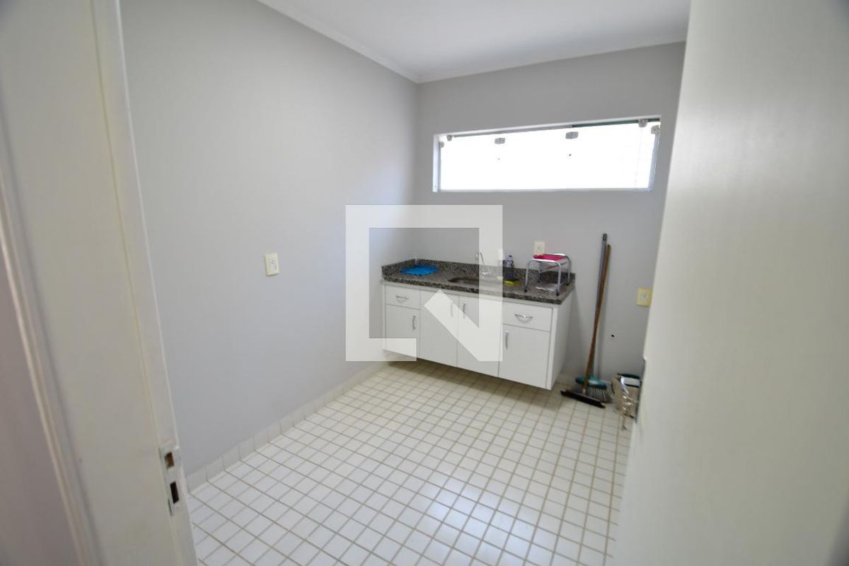 Casa à Venda - Jardim Flamboyant, 6 Quartos,  223 m2 em , Campinas - sp | SoloBR