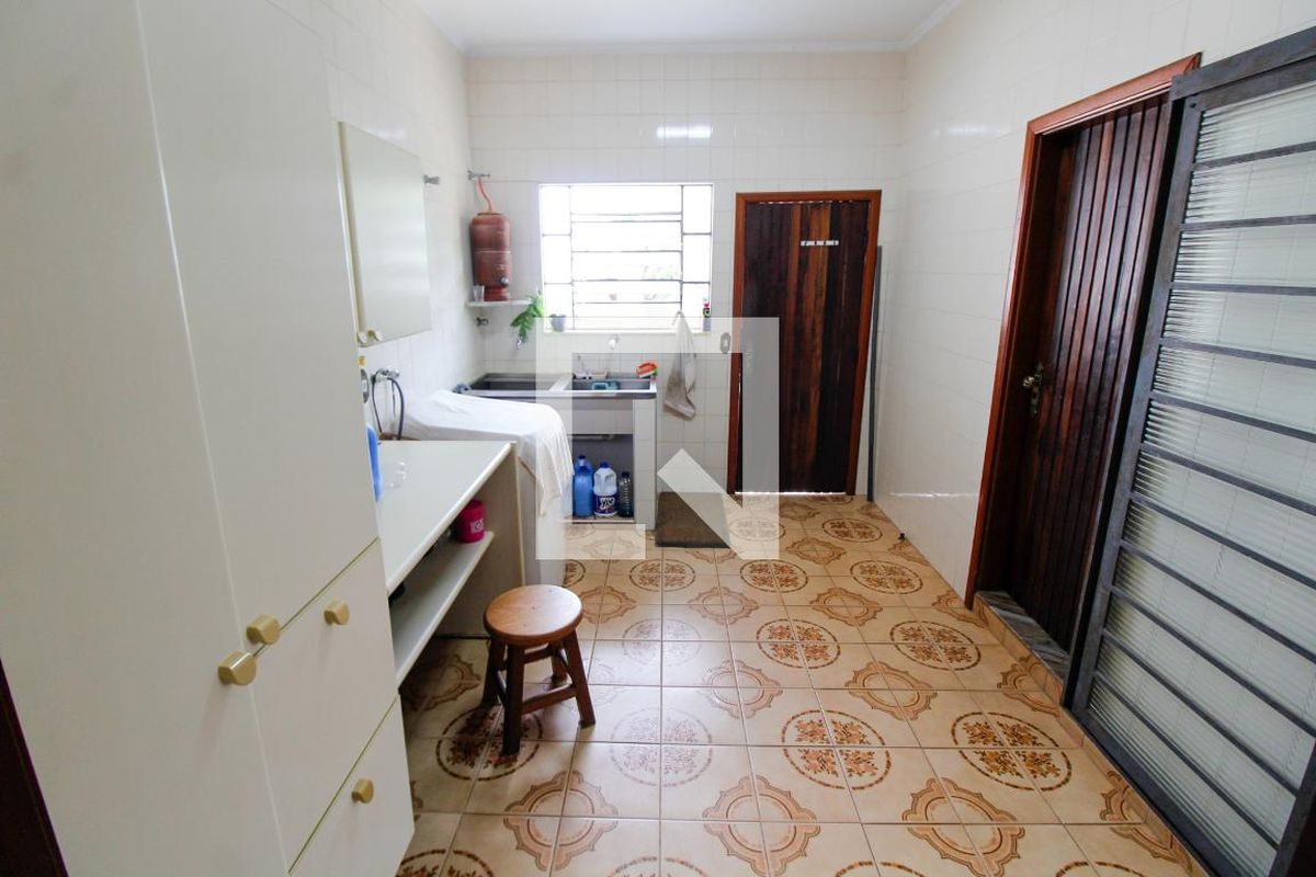 Casa à Venda - Guanabara, 6 Quartos,  359 m2 em , Campinas - sp | SoloBR