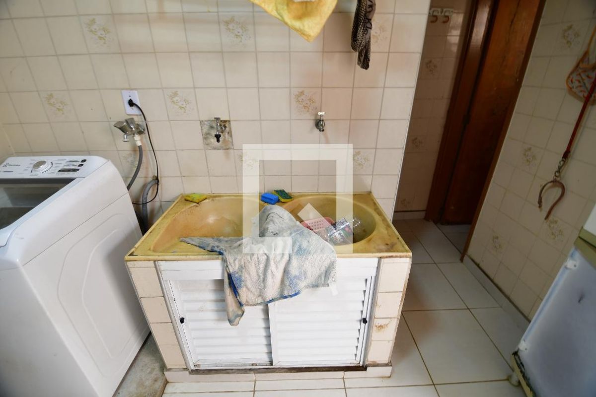 Casa à Venda - Jardim Santana, 5 Quartos,  199 m2 em , Campinas - sp | SoloBR