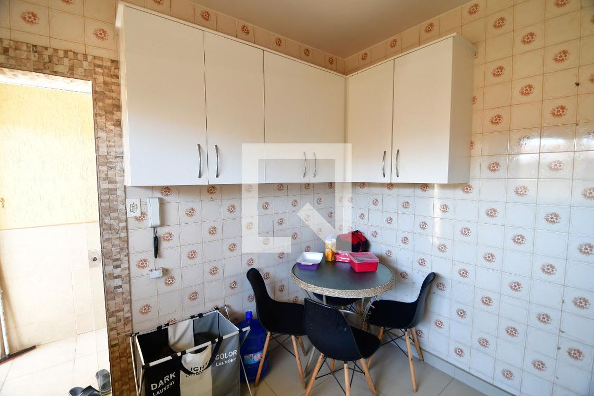 Casa à Venda - Jardim Santana, 5 Quartos,  199 m2 em , Campinas - sp | SoloBR