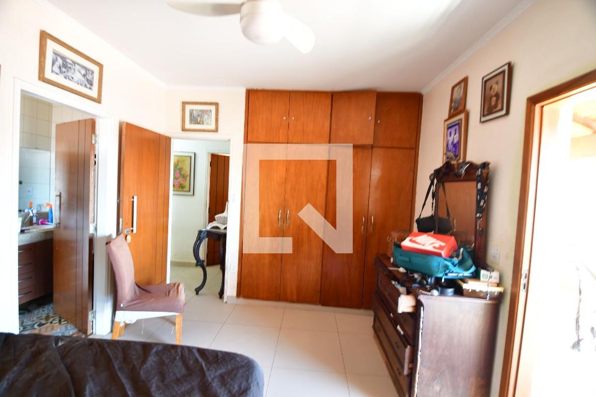 Casa à Venda - Jardim Santana, 5 Quartos,  199 m2 em , Campinas - sp | SoloBR