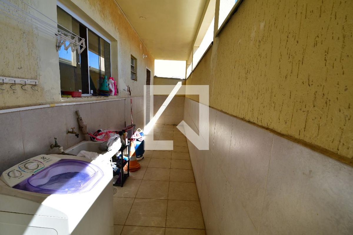 Casa à Venda - Jardim Santana, 5 Quartos,  199 m2 em , Campinas - sp | SoloBR
