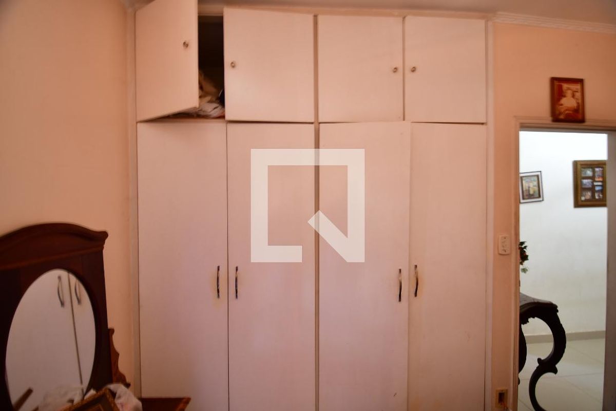 Casa à Venda - Jardim Santana, 5 Quartos,  199 m2 em , Campinas - sp | SoloBR