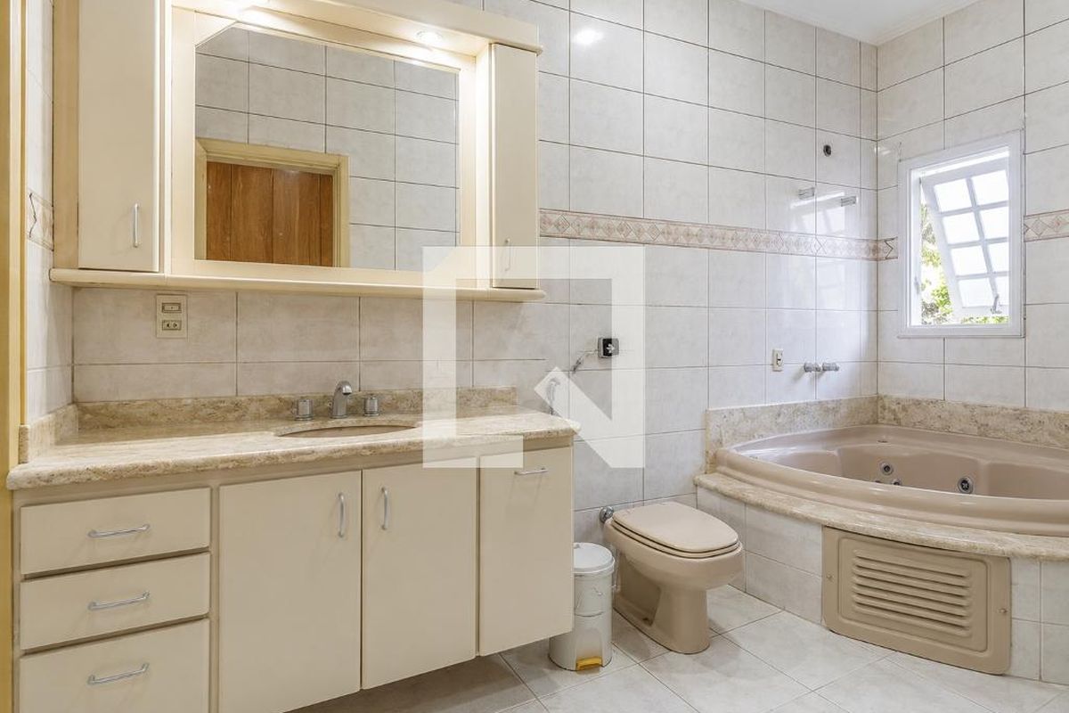 Casa à Venda - Lot. Alphaville Campinas, 4 Quartos,  279 m2 em , Campinas - sp | SoloBR