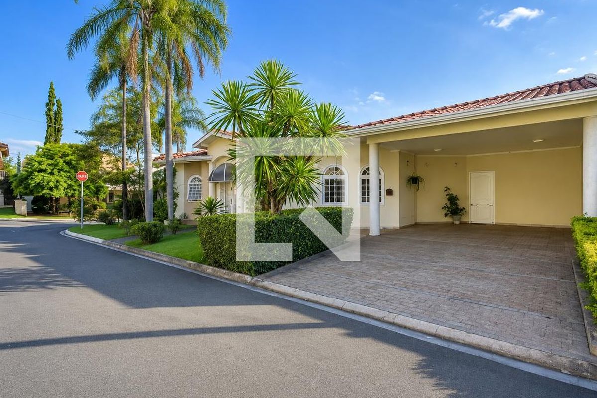 Casa à Venda - Lot. Alphaville Campinas, 4 Quartos,  279 m2 em , Campinas - sp | SoloBR