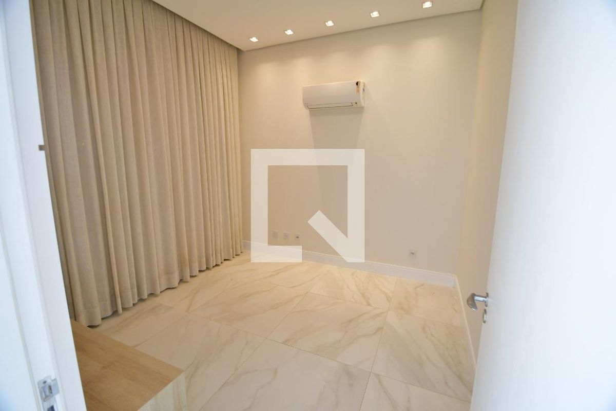 Casa à Venda - Res. Parque dos Alecrins, 4 Quartos,  323 m2 em , Campinas - sp | SoloBR