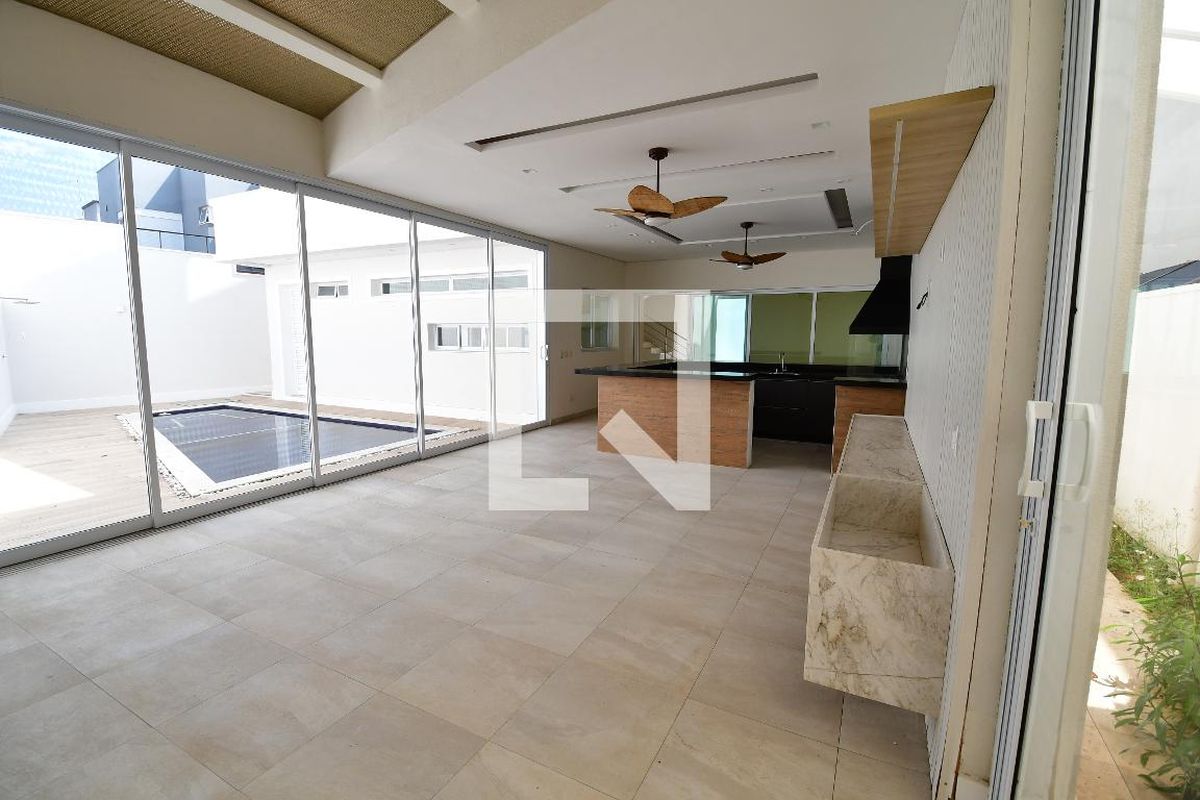 Casa à Venda - Res. Parque dos Alecrins, 4 Quartos,  323 m2 em , Campinas - sp | SoloBR