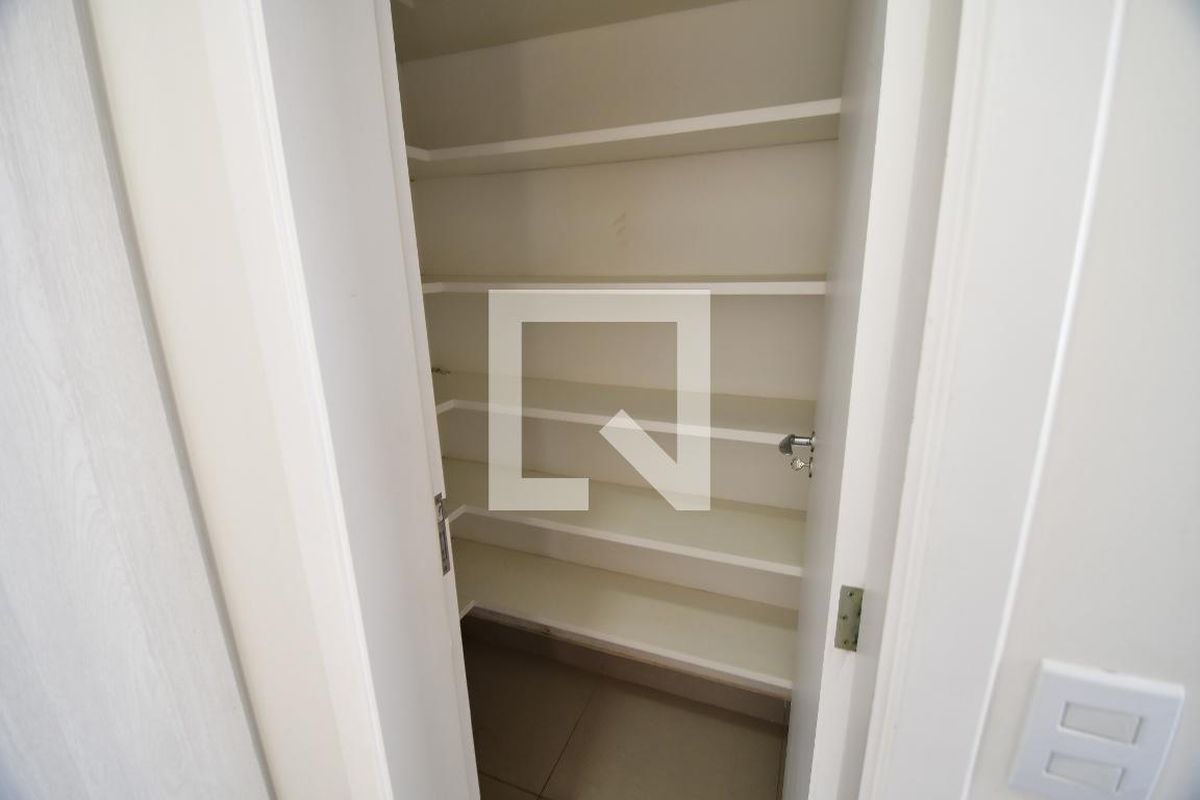 Casa à Venda - Res. Parque dos Alecrins, 4 Quartos,  323 m2 em , Campinas - sp | SoloBR
