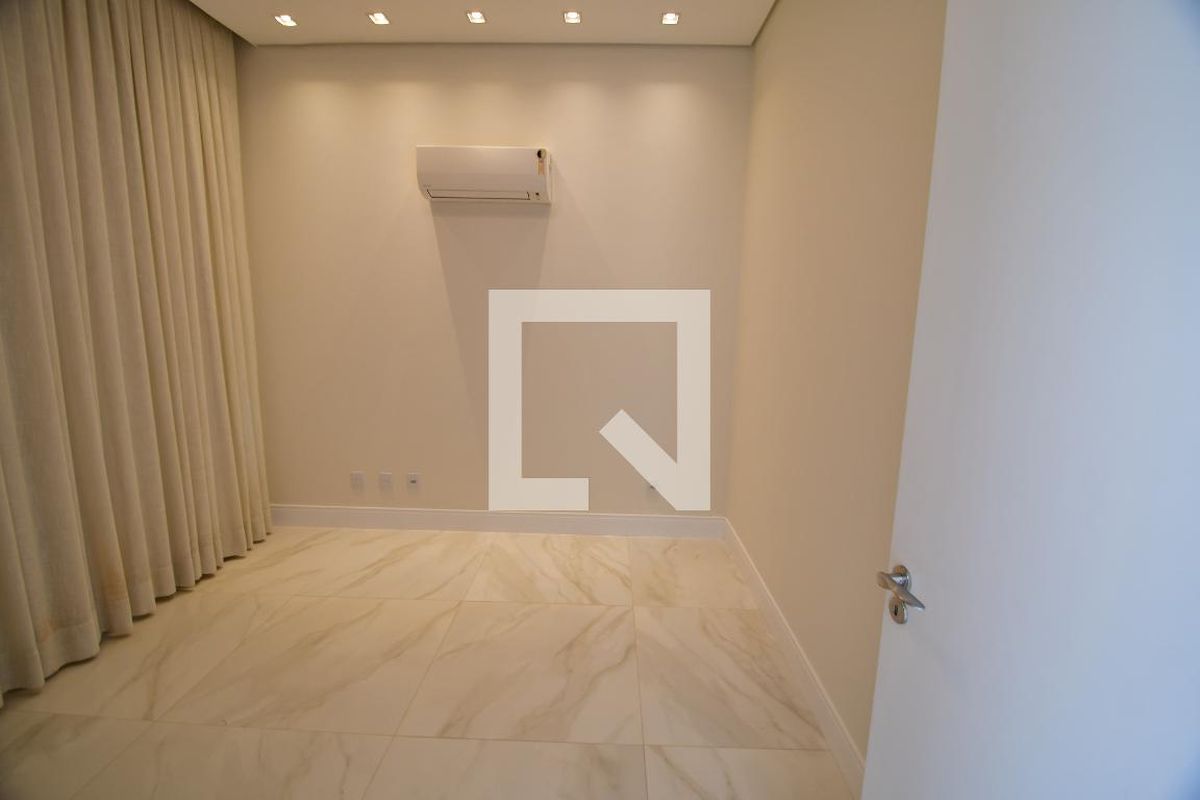 Casa à Venda - Res. Parque dos Alecrins, 4 Quartos,  323 m2 em , Campinas - sp | SoloBR
